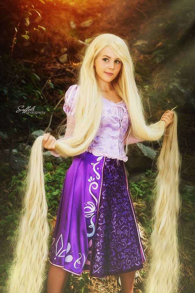 50ee3d0f17b49788cd3f0cd23120774e rapunzel cosplay very long hair