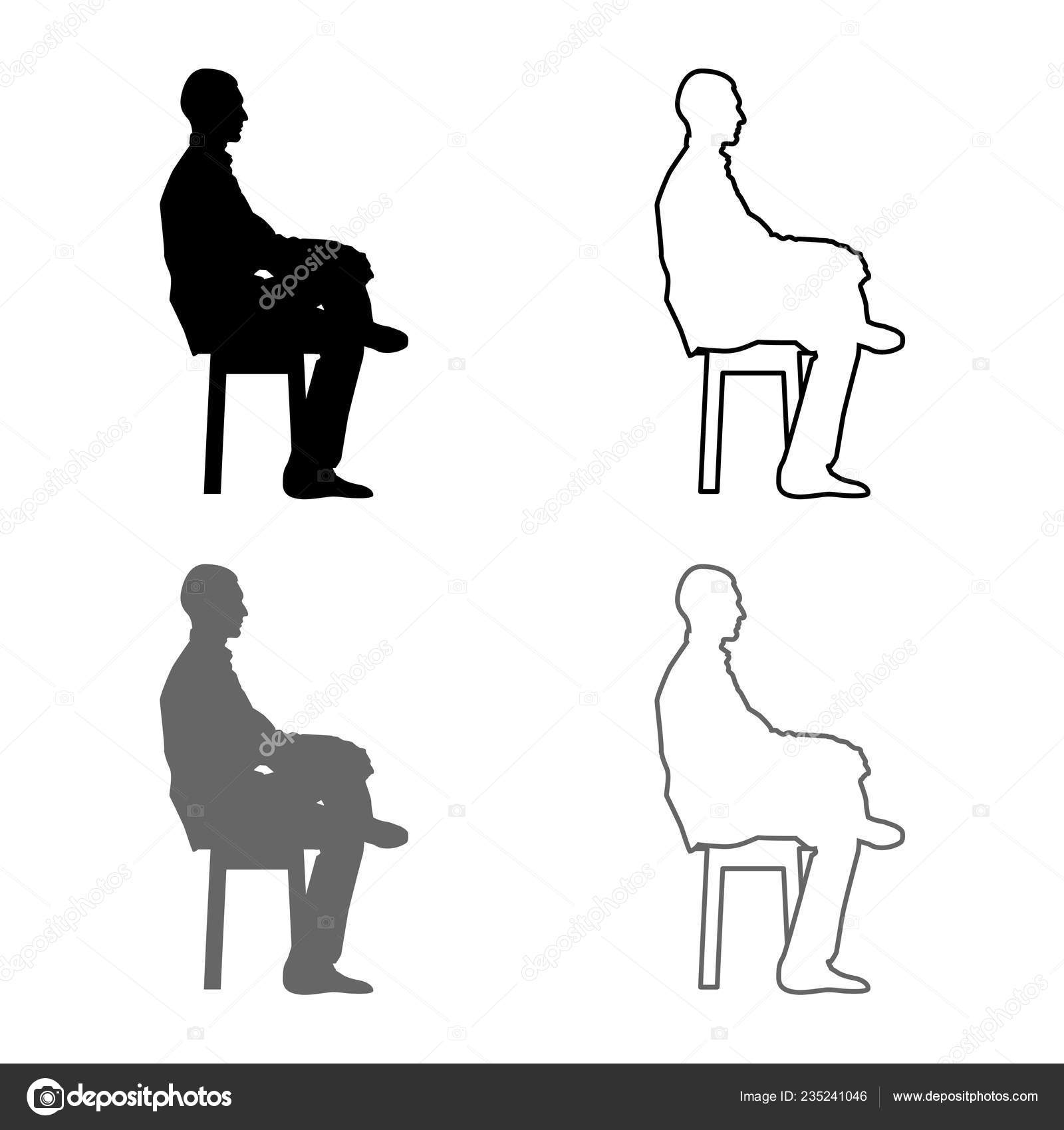 Человек стоит на стуле